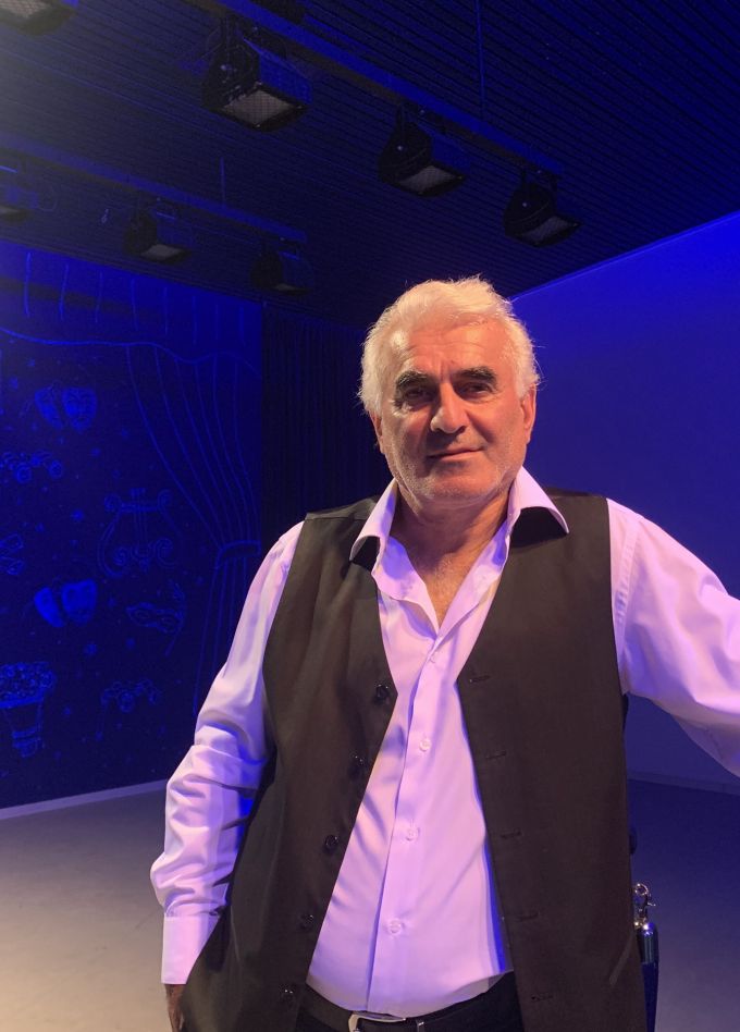 Пока Земля ещё вертится. Булату Окуджаве посвящается