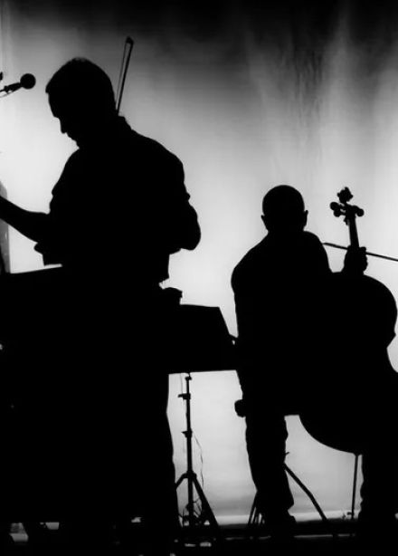 Atomic Cellos. Рок-хиты на виолончелях при свечах