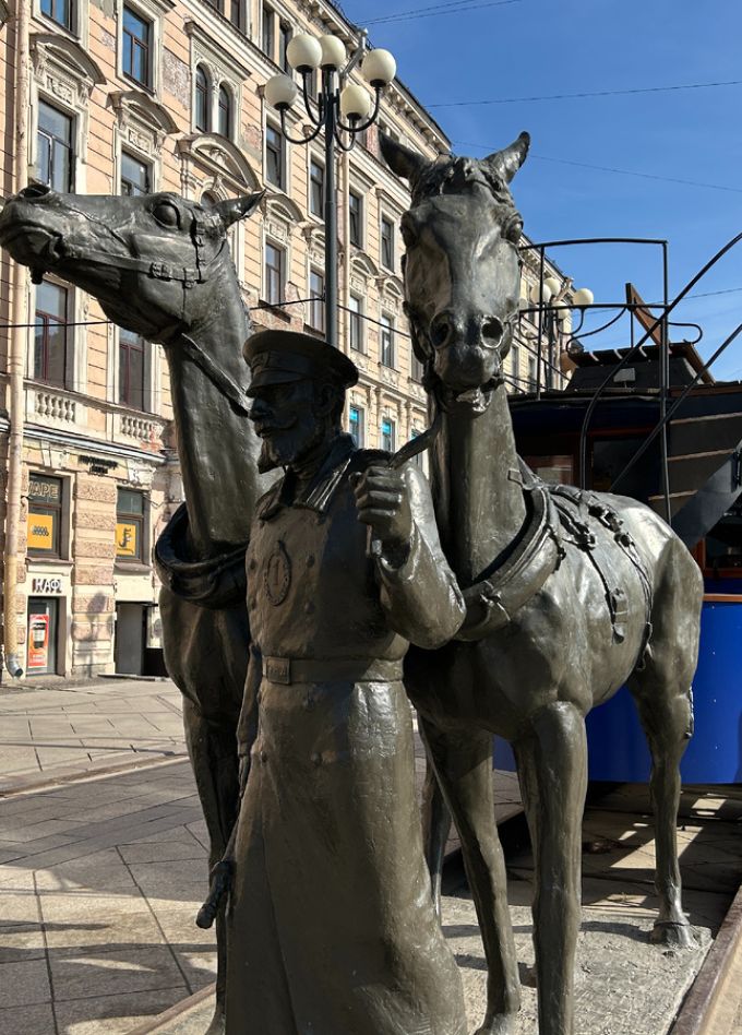 Экскурсия по дворам и парадным Васильевского острова