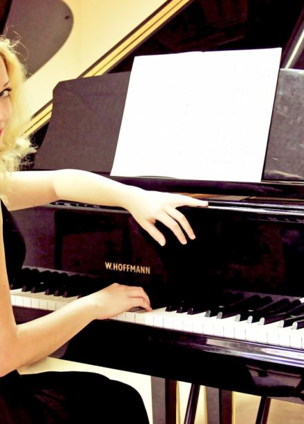 Салоны с историей: Нувеллистъ № 8. Докъ: царский и советский паспорт, документы 19 века