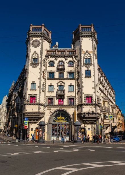 Экскурсия по дворам и парадным Петроградской стороны