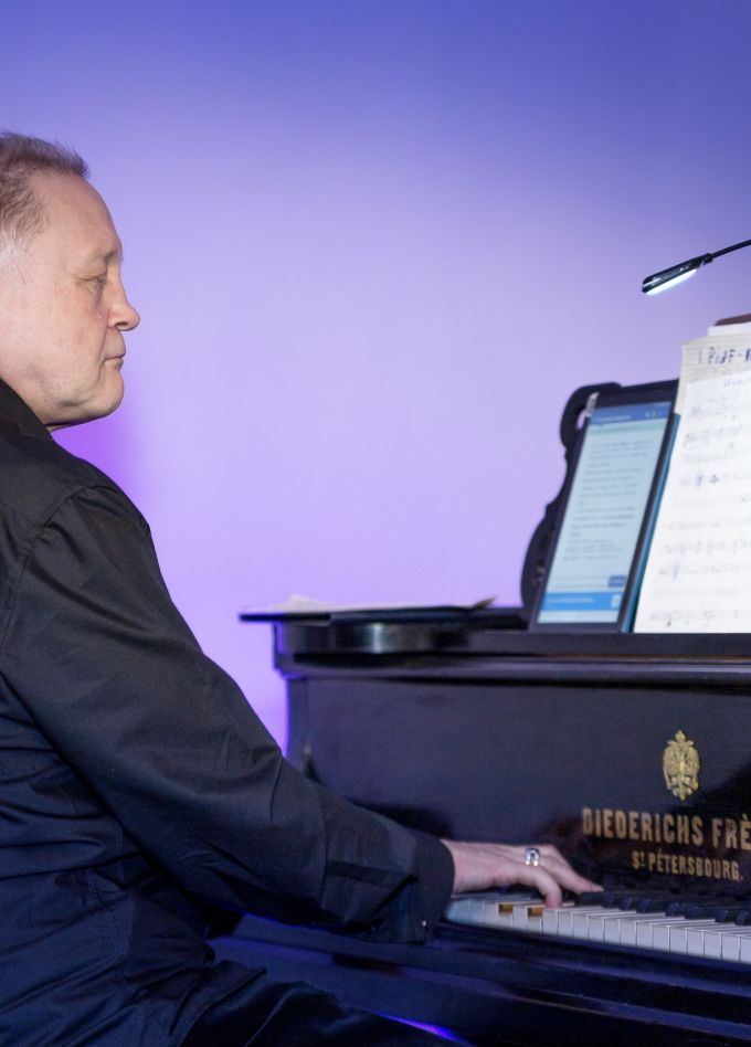 Мировые кинохиты на рояле в стиле джаз. Концерт новогодних миниатюр