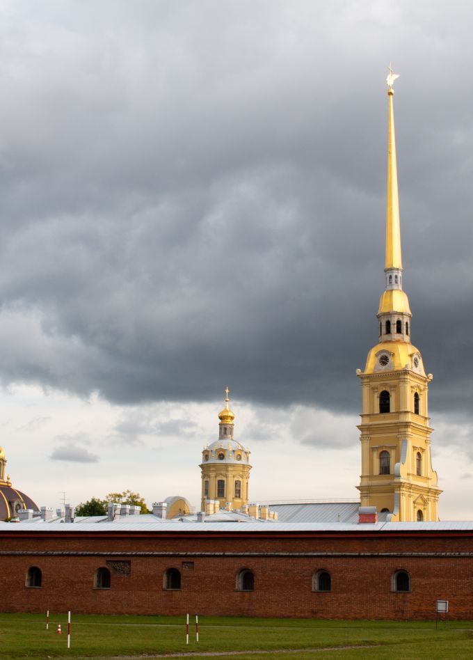 Петропавловка для детей: тайны крепости и загадочные зайцы