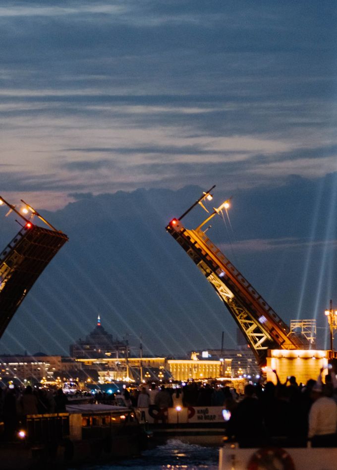 Разводные мосты Петербурга с борта теплохода