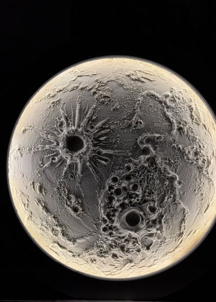 Луна-ночник текстурной пастой