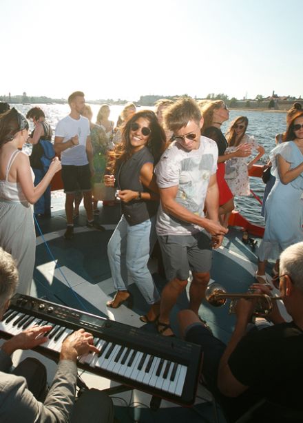 Музыкальный рейс “Плыви со звуком"