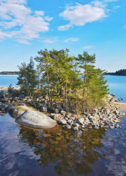 Тур в Карелию на 1 день "В Карелию по воде: ладожские шхеры, скалы и острова"