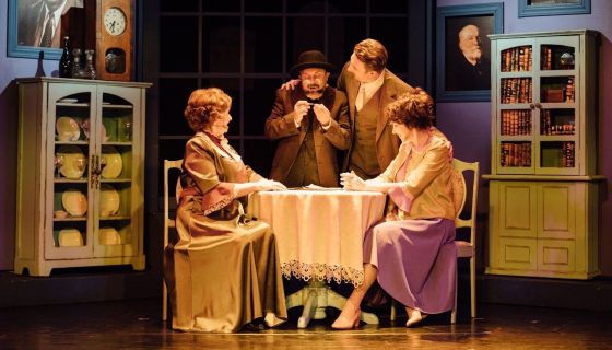 Спектакль «Мышьяк и кружева»