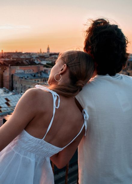 РОМАНТИЧЕСКИЙ ПИТЕР: ДВОРЫ, ПАРАДНЫЕ, КОММУНАЛКА И КРЫША