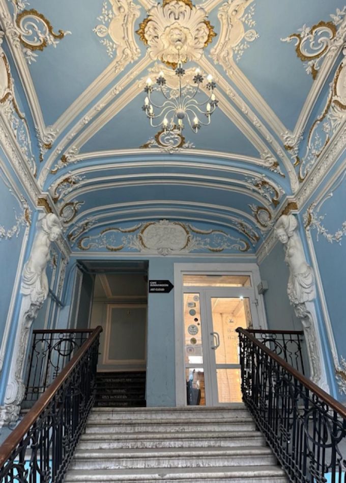 Экскурсия по дворам и парадным Владимирской