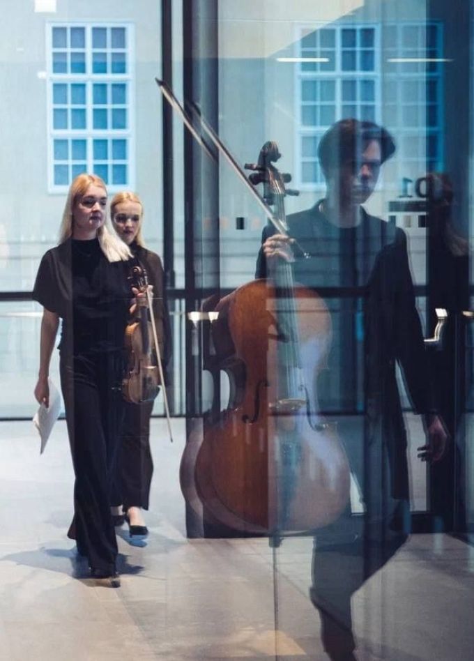 Simple Music Ensemble. Поп-хиты