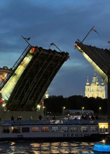 Прогулка «Разводные мосты»