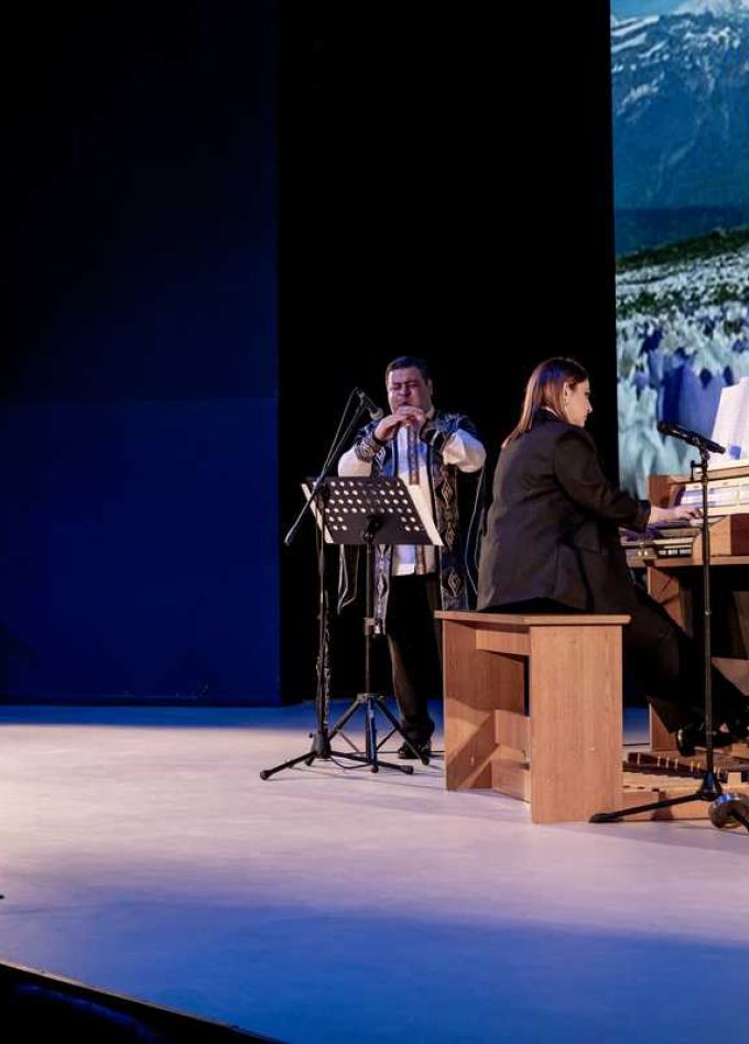 Голос дудука и орган