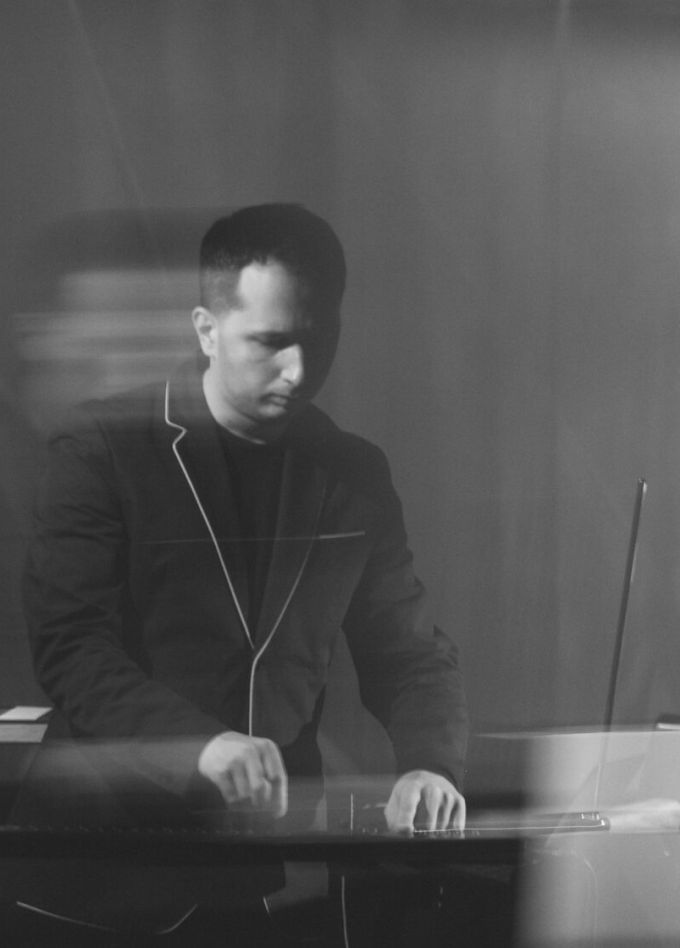 Пётр Термен и Надежда Бей. Магнетизмы: бесконтактный перформанс