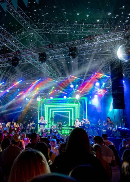 Поп-хиты на крыше с симфоническим оркестром