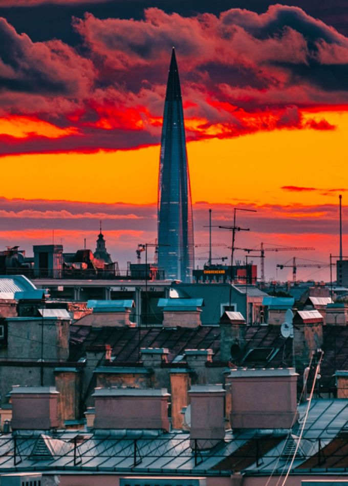 Комбо 4 в 1: видовая крыша, парадные, дворы и настоящая коммуналка