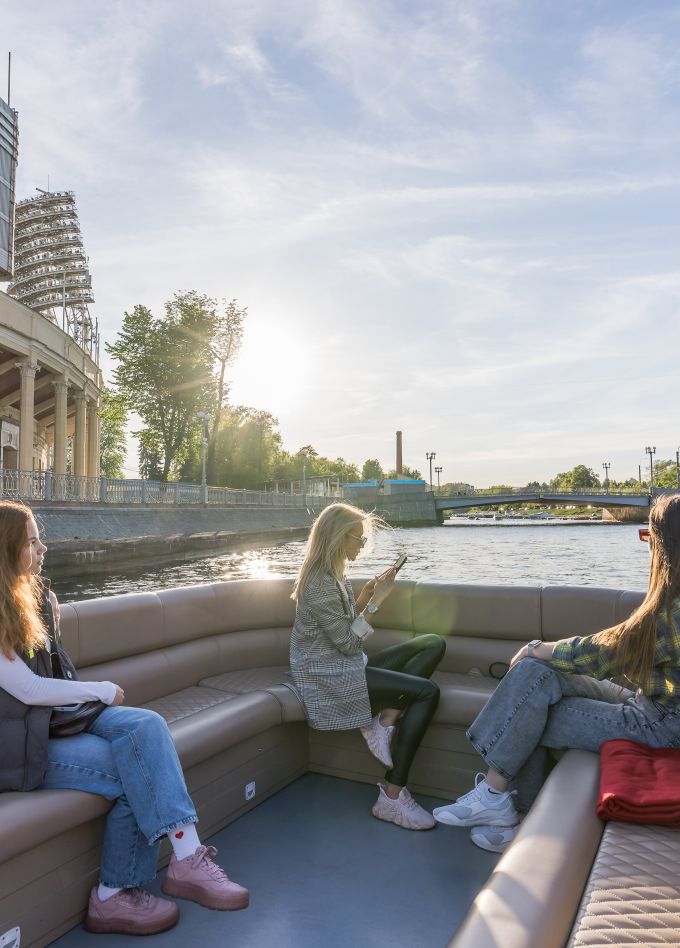 Вдоль Петроградки на катере