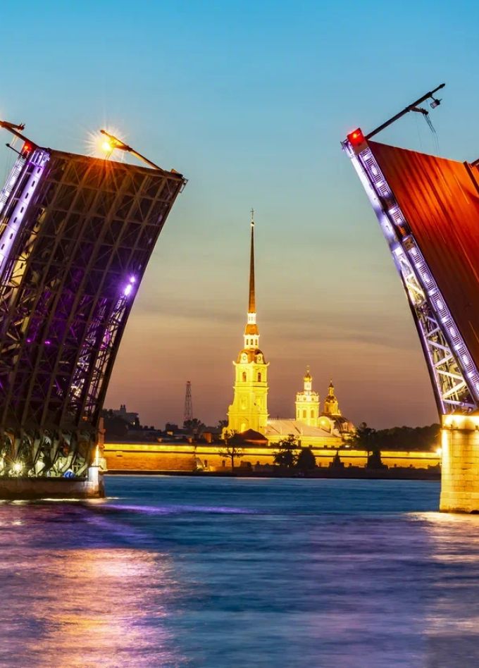 Весь Петербург за одну ночь: развод мостов с воды, реки и каналы