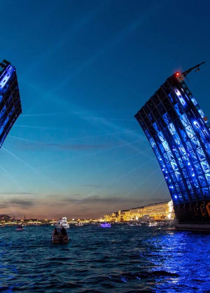 Ночная прогулка на теплоходе. Развод мостов