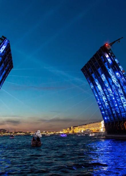 Ночная прогулка на теплоходе. Развод мостов