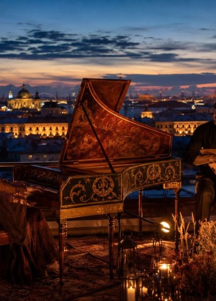 Концерт на крыше. Клавесин и балалайка