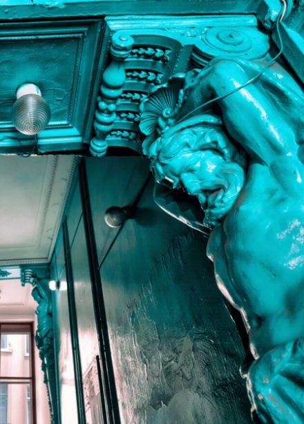 Петербург за закрытыми дверями: парадные лестницы и дворы-колодцы