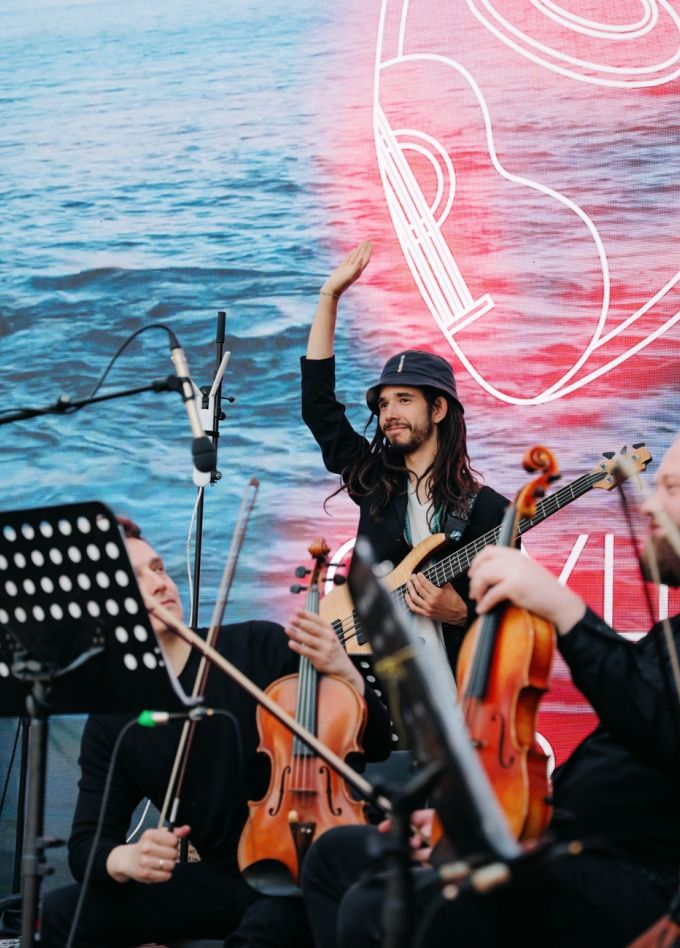 Симфония у моря. Очень странные дела