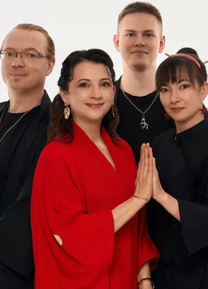 Юлия Савельева и группа «Голос Хикари»